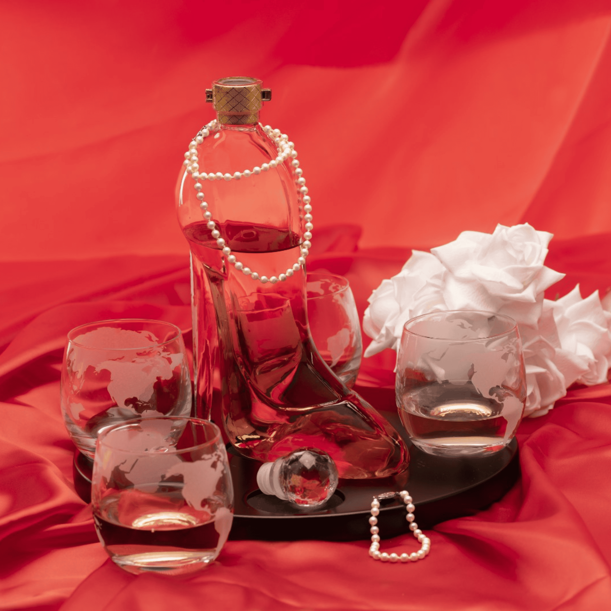 Don Vassie exquisite high heels shaped decanter 750 ml with 4 etched glasses and a wooden tray